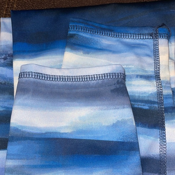Gap/Old Navy Girls Active Go-Dry Leggings Size Large (10-12) Blue Ombré Stripes - Picture 7 of 7